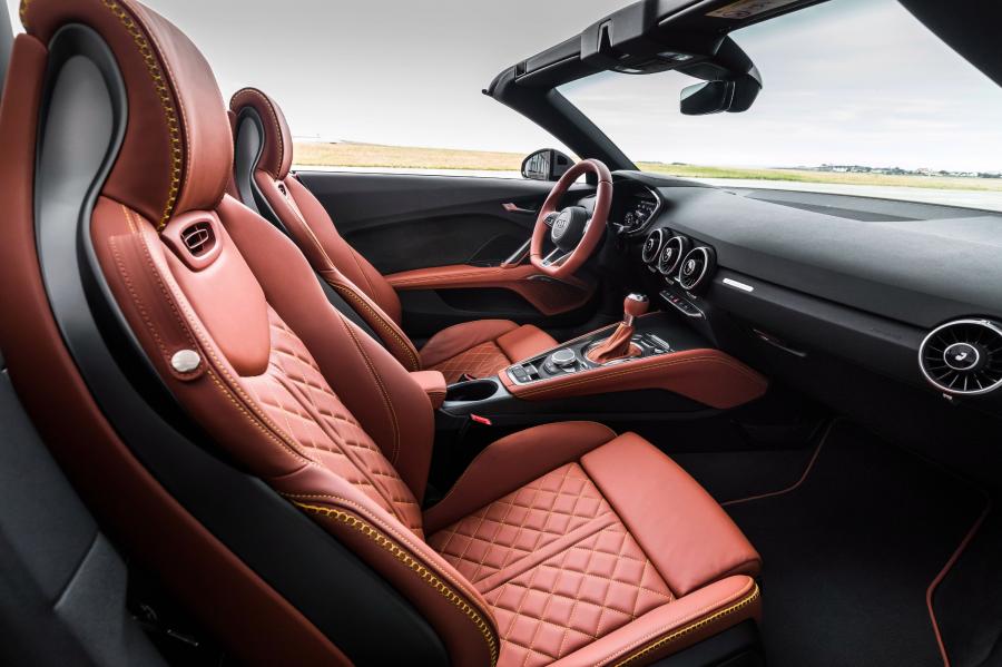 Интерьер Audi TT Roadster 20 Years (8S) 2018 года  (WW) (фото 14 из 44)
